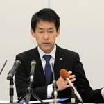 11、12日に発生した大規模な列車トラブルについて説明するＪＲ西日本近畿統括本部の三津野隆宏本部長＝大阪市北区芝田２