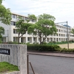 「連携型中高一貫教育校」が検討される浜坂高校＝兵庫県新温泉町芦屋