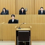著名人をかたり投資を呼びかけるＳＮＳの偽広告を巡る訴訟で開かれた第１回口頭弁論＝２７日午後、神戸市中央区橘通２（代表撮影）