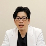 「発症メカニズムは少しずつ解明されており、効果的な治療薬は間違いなく増えていく」と語る東直人医師＝西宮市武庫川町、兵庫医科大病院