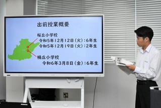 これまでに実施した出前授業について話す西脇工業高校の永浜慶太さん＝西脇市役所