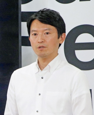 文書問題について説明する斎藤元彦知事＝４日午後、兵庫県庁