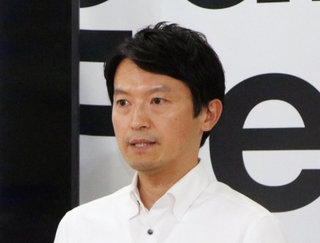 文書問題について説明する斎藤元彦知事＝４日午後、兵庫県庁