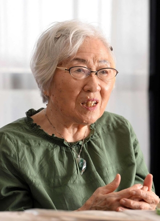 「疎開先に出発したときが、父との最後の別れになった」と語る矢野啓子さん＝西宮市（撮影・風斗雅博）