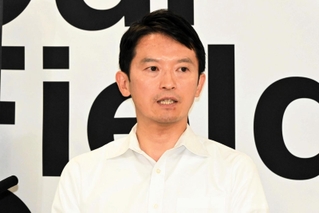 定例会見で辞職を否定する斎藤元彦知事＝１０日午後、兵庫県庁