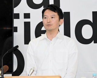 定例会見で辞職を否定する斎藤元彦知事＝１０日午後、兵庫県庁