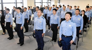 大阪優良警察職員表彰 全国優秀警察官 県警の2人受賞 ／広島 | 毎日新聞