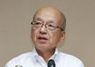 辞任の意向を固めたことについて、記者からの質問に答える片山安孝副知事＝１２日午前、兵庫県庁（撮影・長嶺麻子）