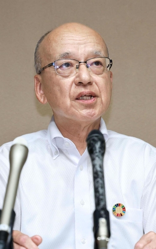 辞職する意向を明らかにした片山安孝副知事＝１２日午前、兵庫県庁（撮影・長嶺麻子）