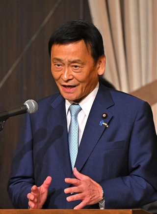 自民党兵庫県連の大会で、混乱する兵庫県政について意見を述べる末松信介参院議員＝１４日午後、神戸市中央区（撮影・斎藤雅志）
