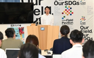 定例会見で進退について問われ、辞職を改めて否定した兵庫県の斎藤元彦知事＝１６日午後、神戸市中央区、同県庁（撮影・大田将之）