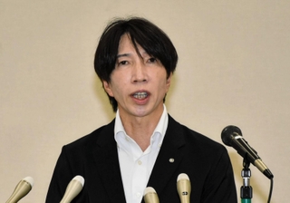 兵庫県の斎藤元彦知事に上郡町産ワインを提供したことを認める同町の梅田修作町長＝上郡町役場
