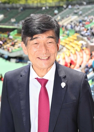 日本陸連会長でパリ五輪で日本選手団団長を務める尾県貢さん＝神戸市須磨区緑台、ユニバー記念競技場