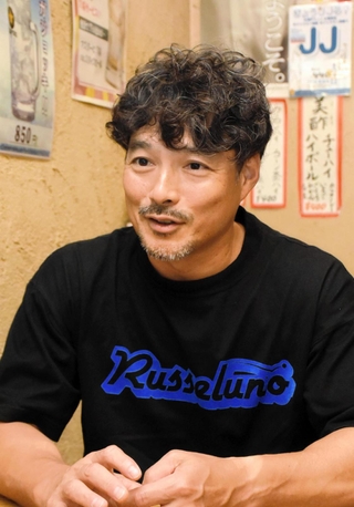 阿部一二三、詩への思いを語る父の浩二さん＝神戸市兵庫区笠松通