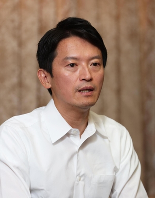 就任３年を前にインタビューに応じる兵庫県の斎藤元彦知事＝２６日午後、神戸市中央区、兵庫県庁（撮影・小林良多）