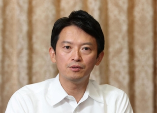 就任３年を前にインタビューに応じる兵庫県の斎藤元彦知事＝２６日午後、兵庫県庁