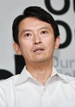 定例会見で記者からの質問に答える斎藤元彦知事＝３０日午後、兵庫県庁（撮影・長嶺麻子）