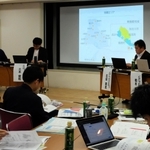 各地の事例が報告された「これからの中間支援を考えるシンポジウム」＝神戸市中央区橘通３