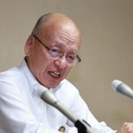 辞任の意向を固めたことについて、「知事を支えきれなかった」と涙ぐむ片山安孝副知事＝１２日午前、兵庫県庁（撮影・長嶺麻子）