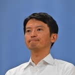 片山安孝副知事の辞職表明を受けて会見する斎藤元彦知事＝１２日午後、兵庫県庁（撮影・斎藤雅志）