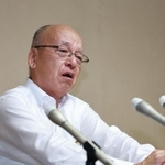 辞任の意向を固めたことについて、「知事を支えきれなかった」と涙ぐむ片山安孝副知事＝１２日午前、兵庫県庁（撮影・長嶺麻子）