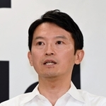 定例会見で進退について問われ、辞職を改めて否定した斎藤元彦知事＝１６日午後、神戸市中央区、兵庫県庁（撮影・大田将之）