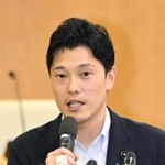 文書問題調査特別委員会の理事会の内容について説明する奥谷謙一委員長＝１６日午後、神戸市中央区、兵庫県庁（撮影・大田将之）