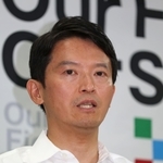 会見する兵庫県の斎藤元彦知事＝１６日午後、神戸市中央区、兵庫県庁（撮影・笠原次郎）
