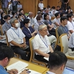 百条委員会の傍聴に詰めかけた人々＝１９日午後、兵庫県庁（撮影・笠原次郎）