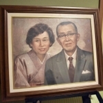 「２人に語りかけたくて」。震災後、画家に描いてもらった泉都さんと夫正雄さんの肖像画