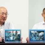阪神・淡路大震災の被災地でのアスベスト飛散について説明する「ひょうご労働安全衛生センター」事務局長の西山和宏さん（左）ら＝２２日午前、神戸市中央区橘通３、市立婦人会館