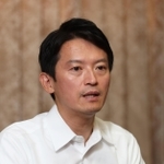 就任３年を前にインタビューに応じる兵庫県の斎藤元彦知事＝２６日午後、神戸市中央区、兵庫県庁（撮影・小林良多）
