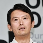 定例会見で記者からの質問に答える斎藤元彦知事＝３０日午後、兵庫県庁（撮影・長嶺麻子）