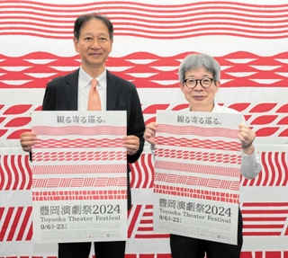 「豊岡演劇祭」のフェスティバルディレクターの平田オリザさん（右）と高宮浩之・実行委員会会長＝豊岡市