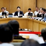大勢の傍聴者が見守る中で開かれた兵庫県議会の調査特別委員会＝２日午前、県庁（撮影・長嶺麻子）