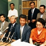 国道43号道路公害訴訟の最高裁判決を受け、沿道住民の願いが認められたと喜びの声が上がった原告団の会見＝１９９５年７月７日、神戸司法記者クラブ