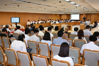 公益通報者保護などを巡り、参考人が見解を述べた百条委員会の第７回会合＝５日午前、神戸市中央区、兵庫県庁（撮影・大田将之）