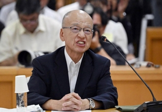 兵庫県議会の百条委員会で証人尋問に応じる片山安孝元副知事（６日午前１０時３８分、神戸市中央区）＝代表撮影
