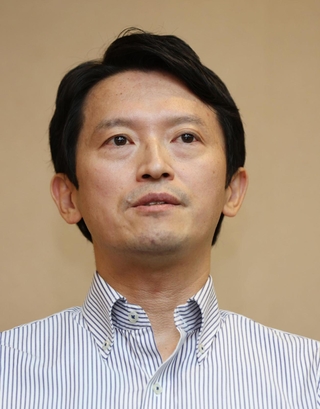 続投方針を改めて表明した斎藤元彦知事＝１２日午後、神戸市中央区、兵庫県庁（撮影・笠原次郎）