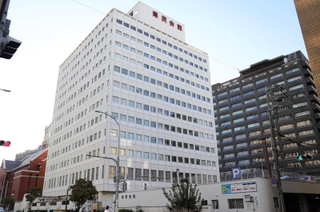 利用停止が決まった兵庫県民会館＝１７日午後、神戸市中央区下山手通４（撮影・中西幸大）