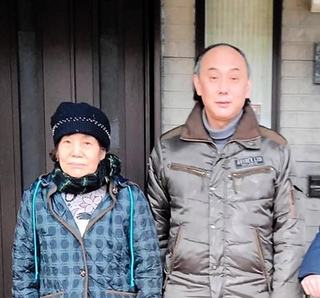 能登半島地震で亡くなった出口正子さん（左）と博文さん（出口彌祐さん提供）