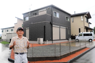 高台にできた新しい住宅地。大沼伸剛さんも海に面した集落から移ってきた＝静岡県沼津市内浦重須