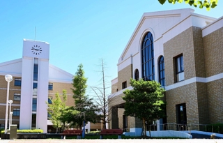 兵庫県立大学の神戸商科キャンパス＝神戸市西区学園西町８