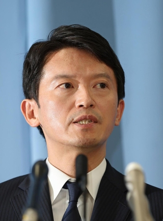 自身の選択について会見で思いを語る兵庫県の斎藤元彦知事＝２６日午後、神戸市中央区、県庁（撮影・小林良多）