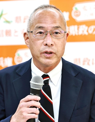 兵庫県知事選への立候補を表明した大沢芳清氏＝７日午後、神戸市兵庫区（撮影・長嶺麻子）