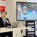 メタンガスなどを活用した「光ものづくり」の研究を進める神戸大大学院の津田明彦准教授＝神戸市灘区六甲台町