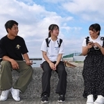 能登高校３年の橋本紗奈さん（中央）。関学大の学生たちに思いを語った＝８月８日、石川県能登町宇出津新港３（撮影・長嶺麻子）