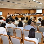 公益通報者保護などを巡り、参考人が見解を述べた百条委員会の第７回会合＝５日午前、神戸市中央区、兵庫県庁（撮影・大田将之）