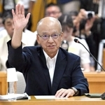兵庫県議会の調査特別委員会で証人尋問に応じる片山安孝元副知事＝６日午前、兵庫県庁（代表撮影）