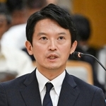 兵庫県議会の百条委員会で証人尋問に応じる斎藤元彦知事（６日午後３時３４分、神戸市中央区）＝代表撮影